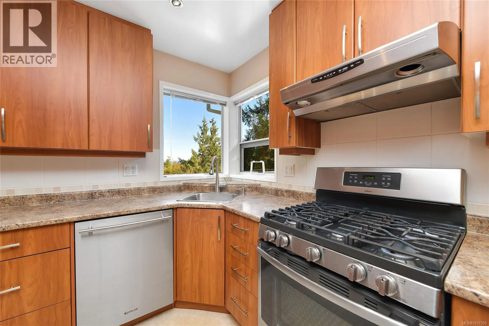 1470 Honeysuckle Pl