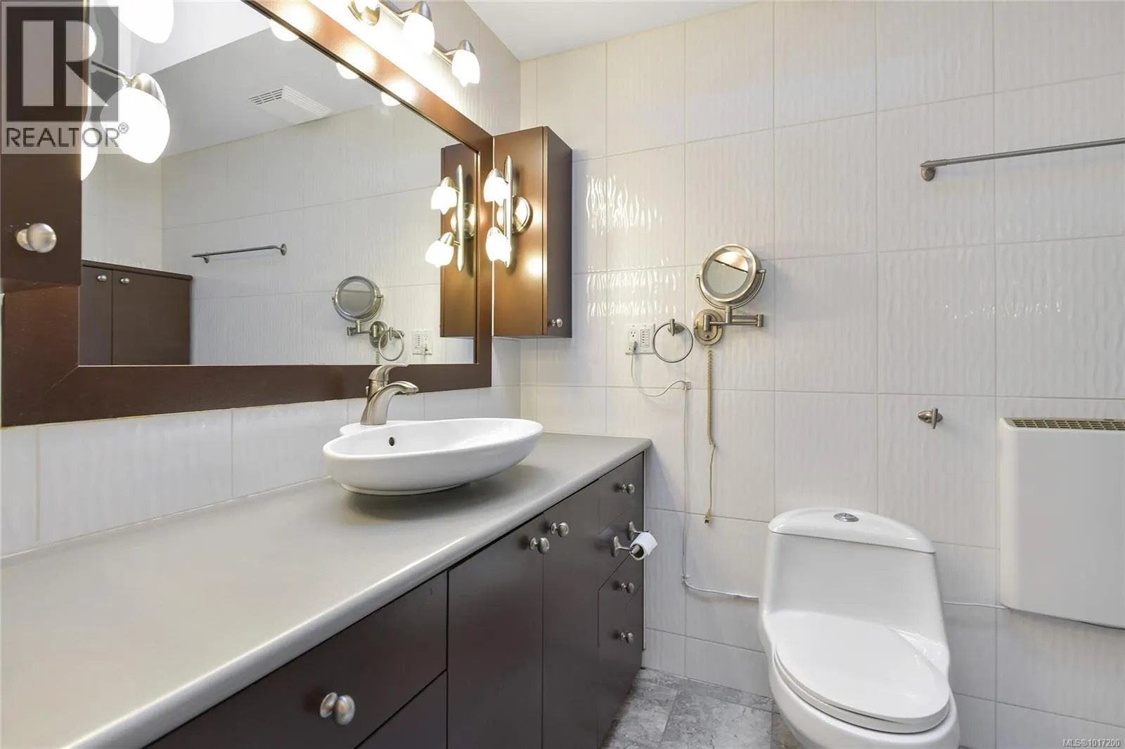 1470 Honeysuckle Pl