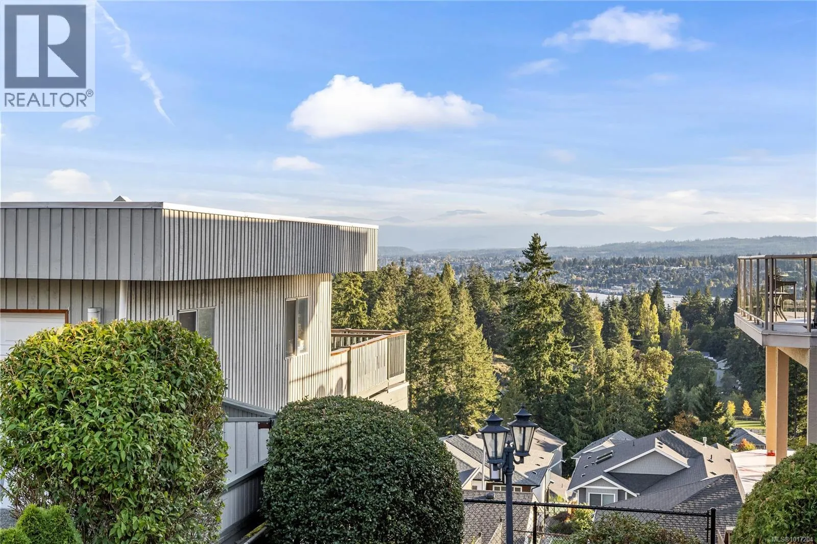 3656 Glen Oaks Cres