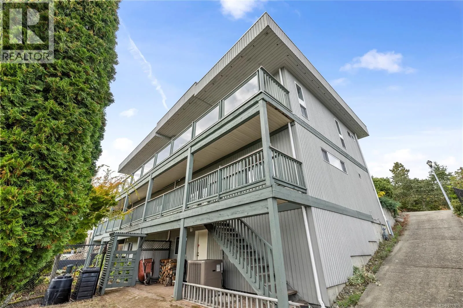3656 Glen Oaks Cres