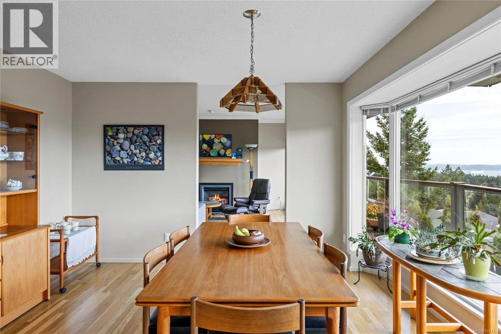 3656 Glen Oaks Cres