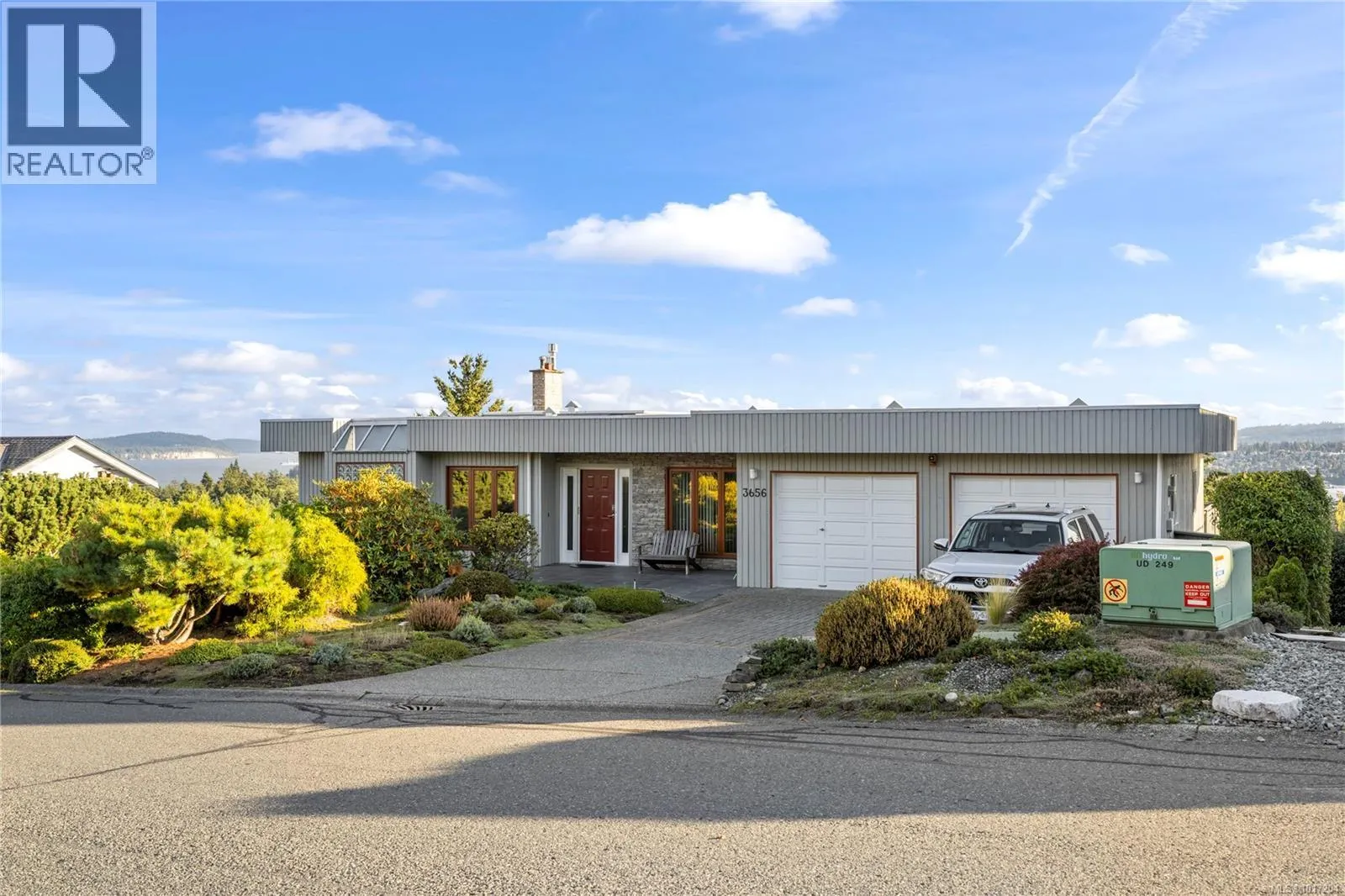 3656 Glen Oaks Cres