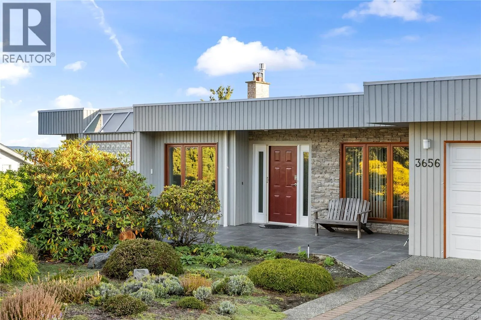 3656 Glen Oaks Cres