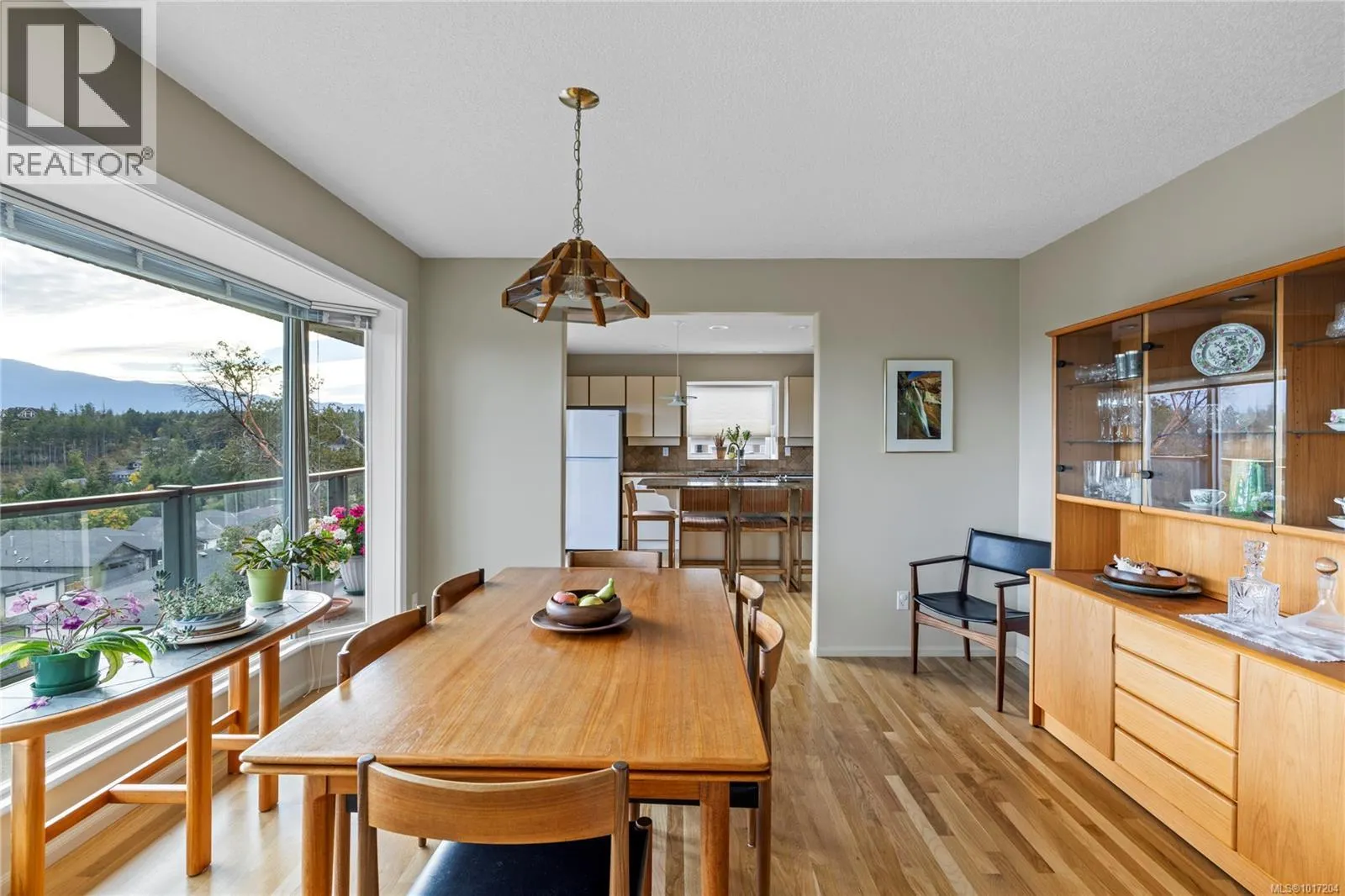 3656 Glen Oaks Cres