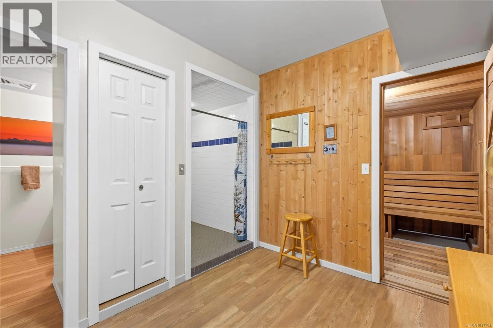 3656 Glen Oaks Cres