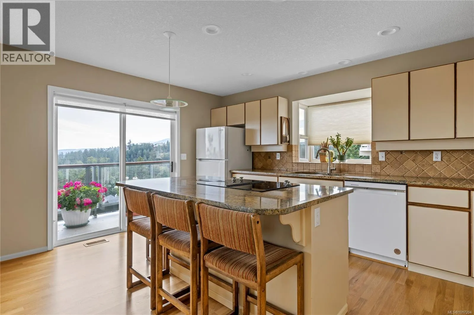 3656 Glen Oaks Cres