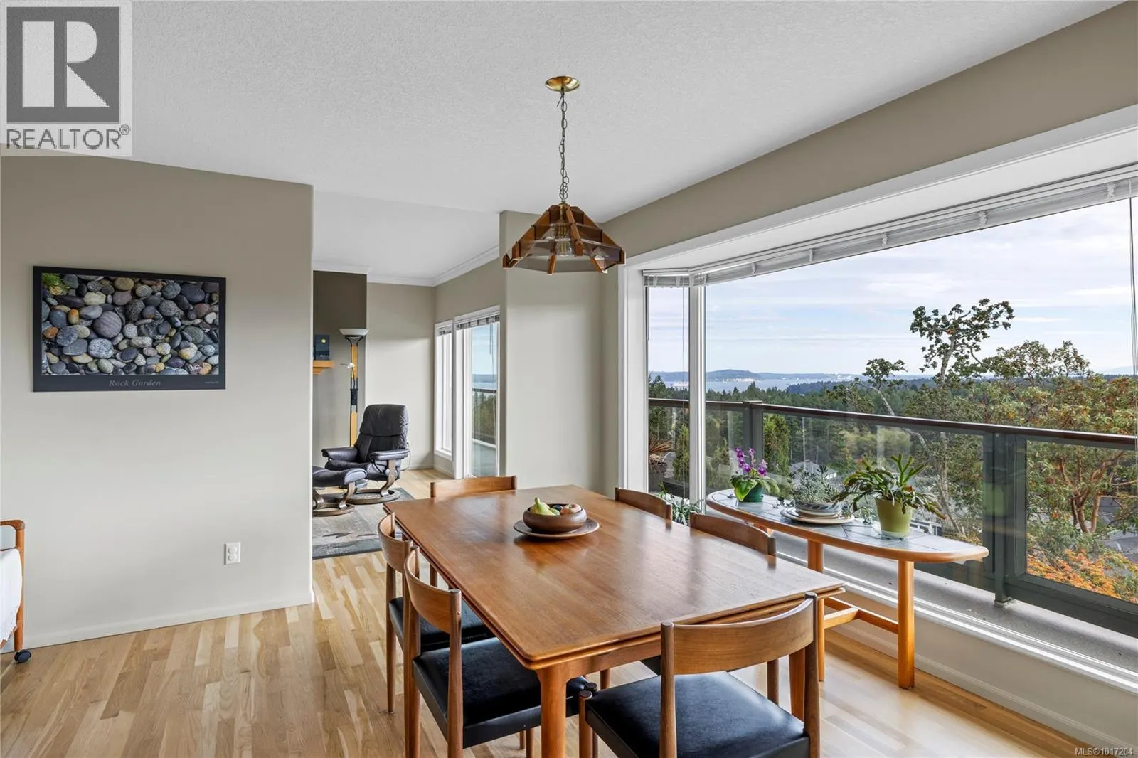 3656 Glen Oaks Cres