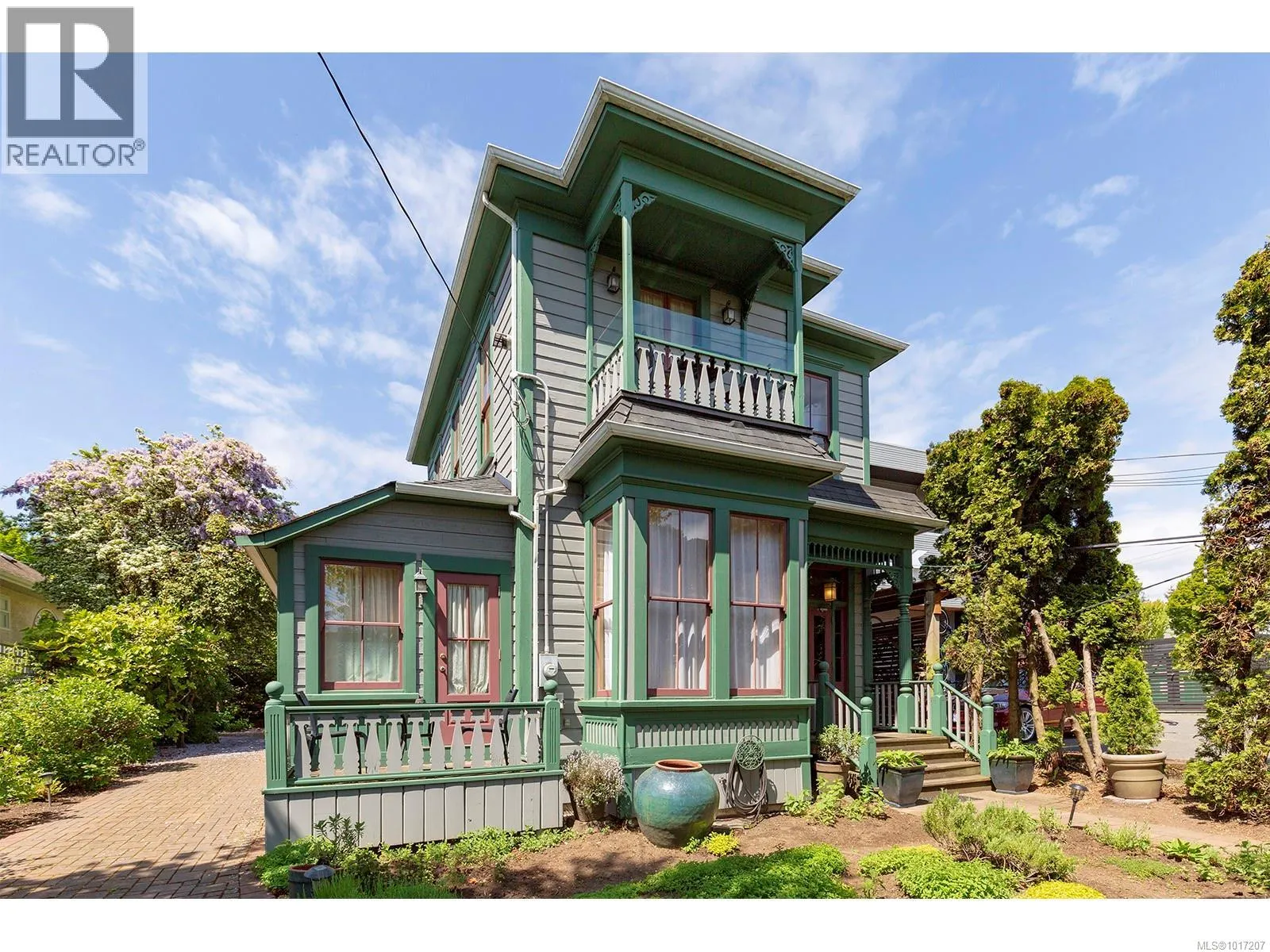 332 Catherine St