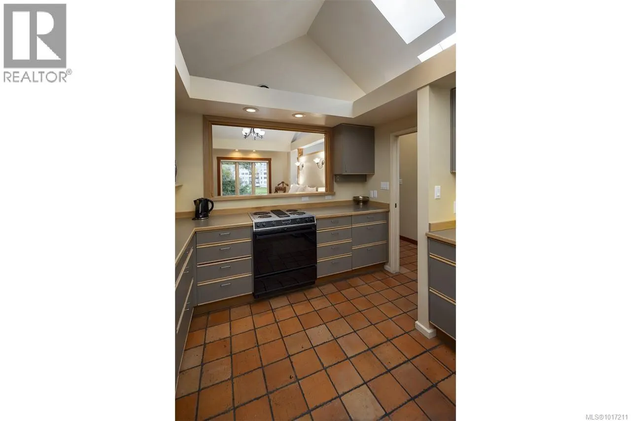 213 Mary St