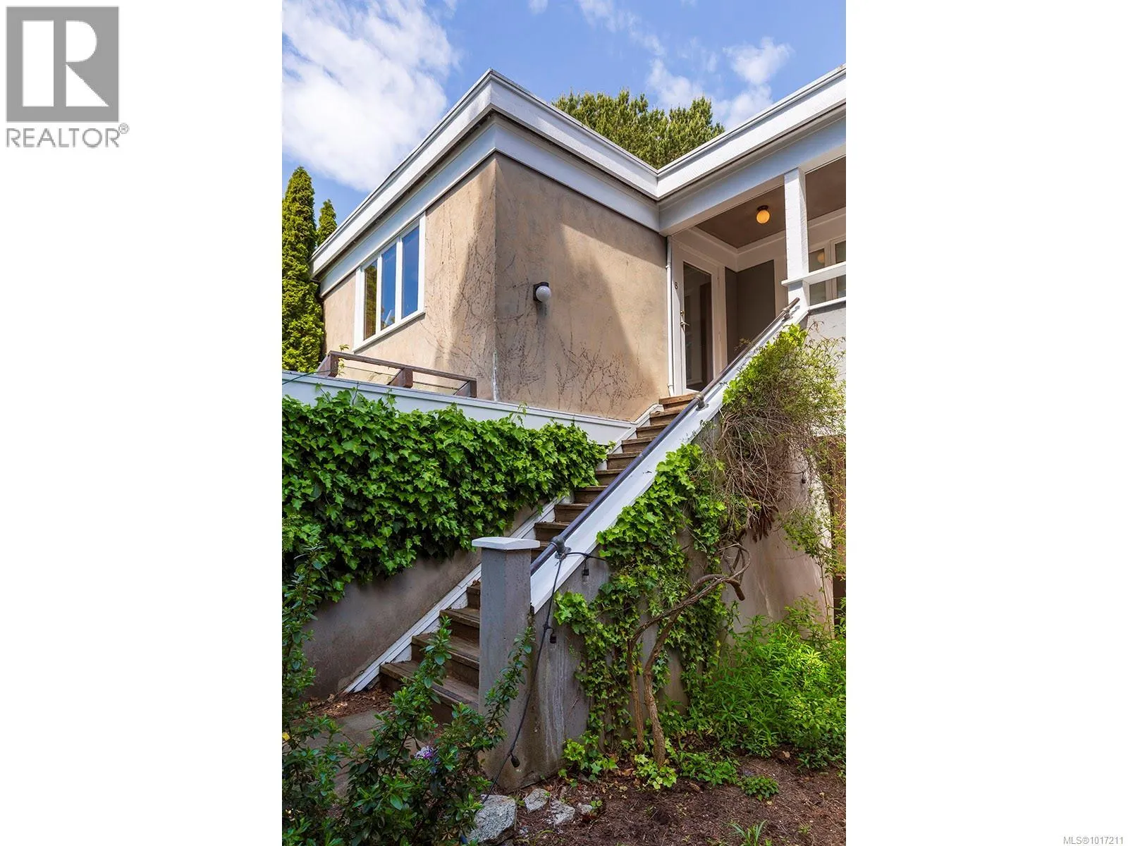 213 Mary St