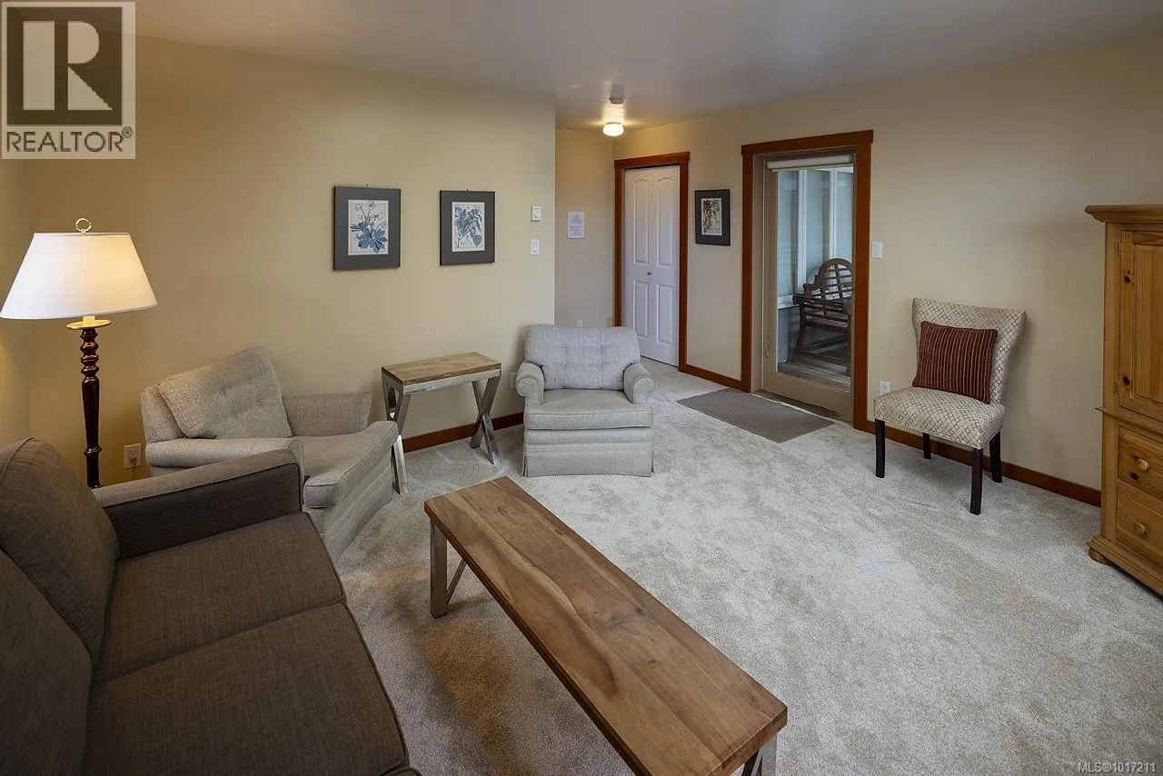 213 Mary St