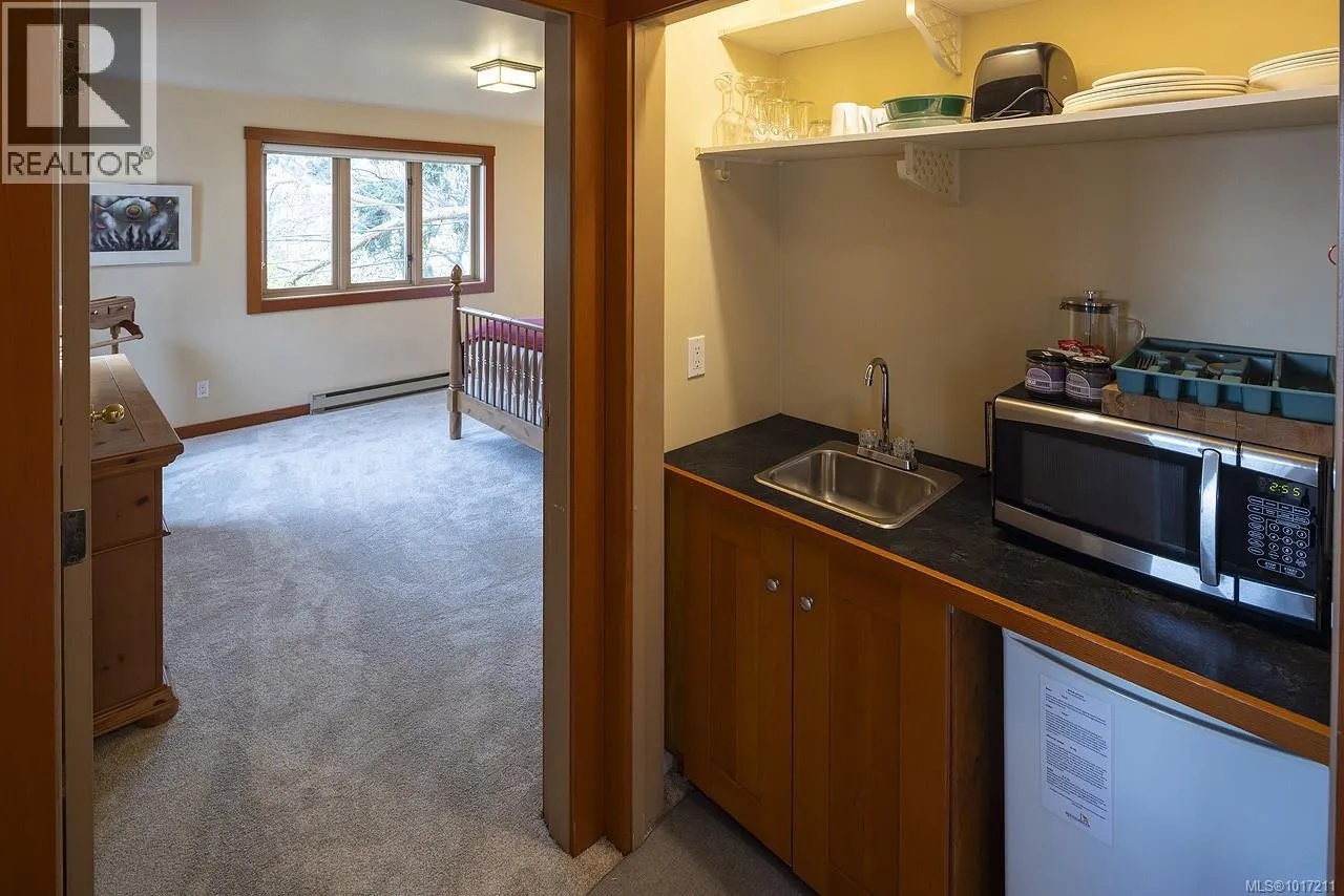 213 Mary St