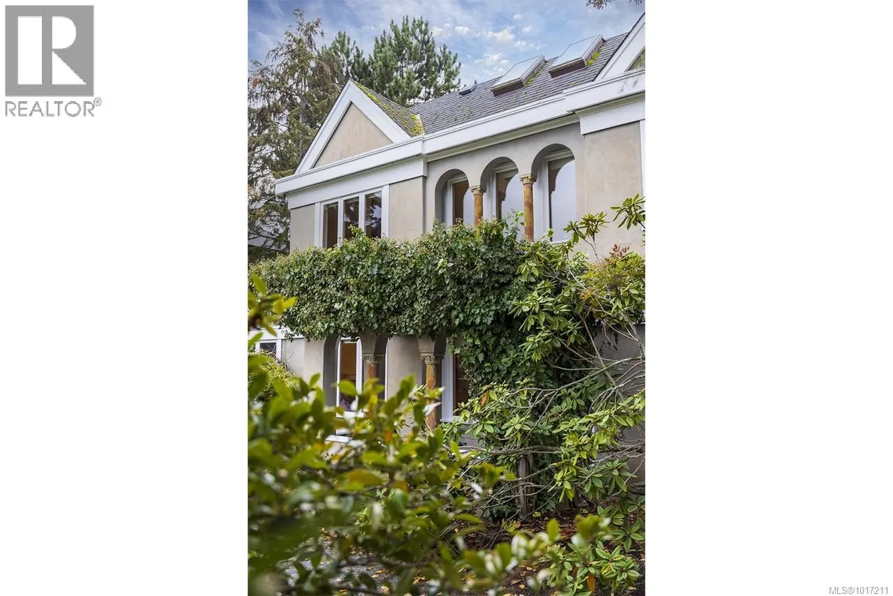 213 Mary St
