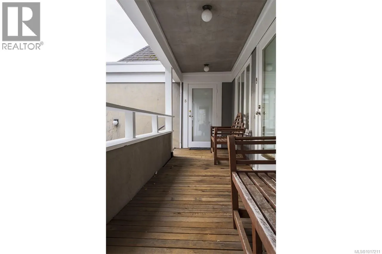 213 Mary St