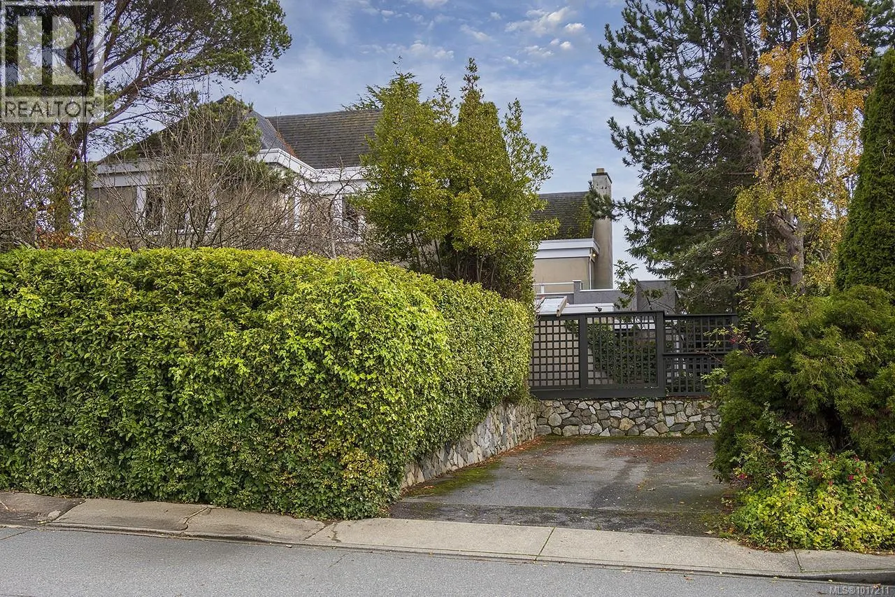 213 Mary St