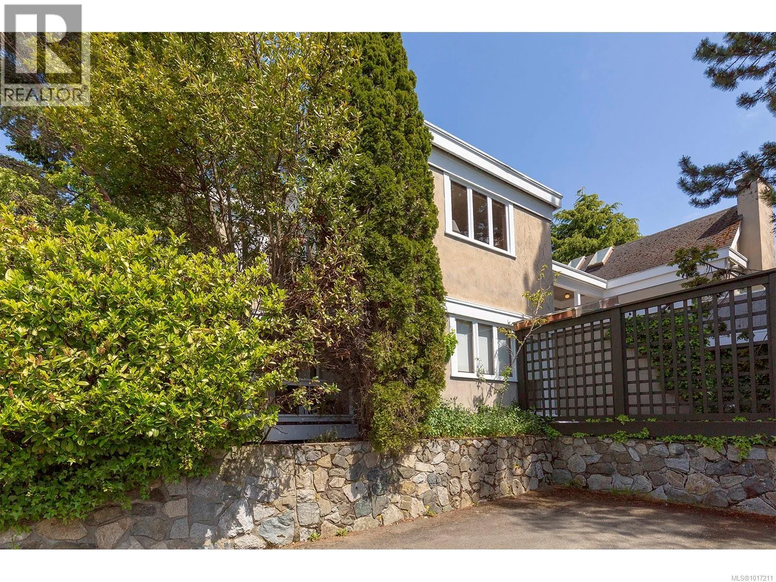 213 Mary St