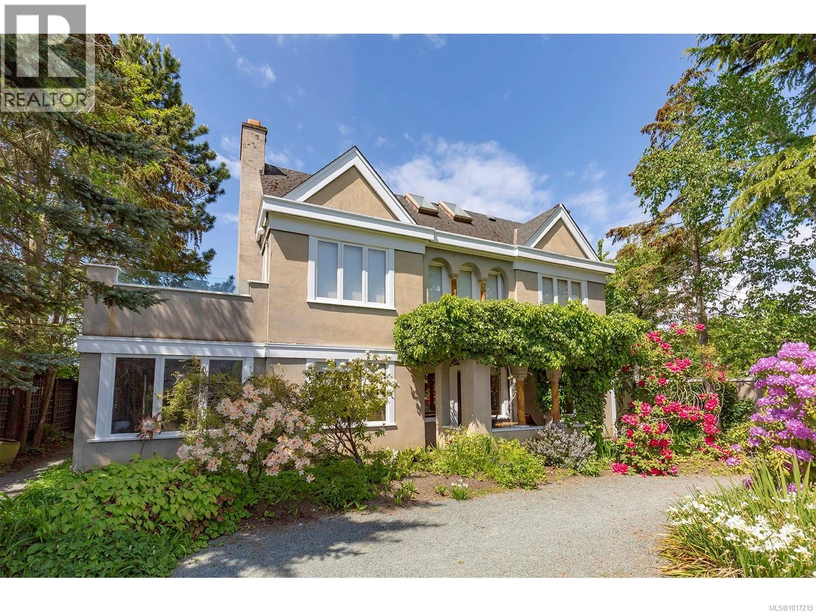 215 Mary St