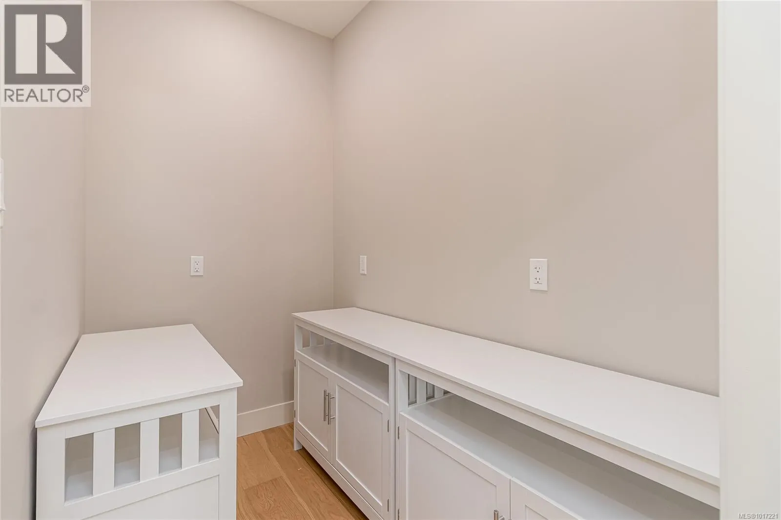 317 Pioneer Cres