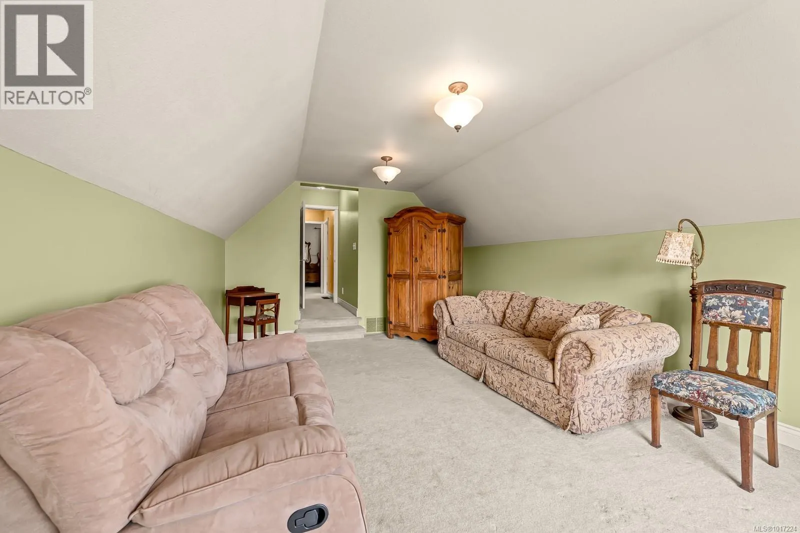 545 Cove Pl