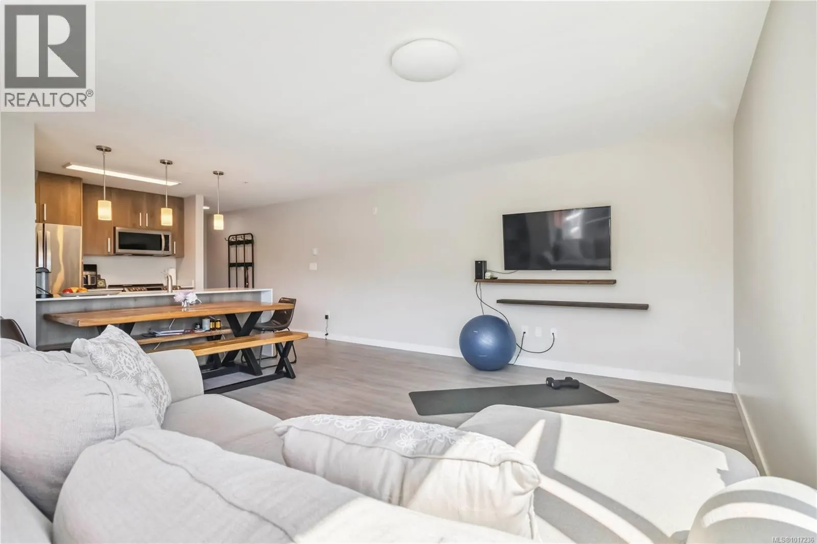 215 110 Presley Pl