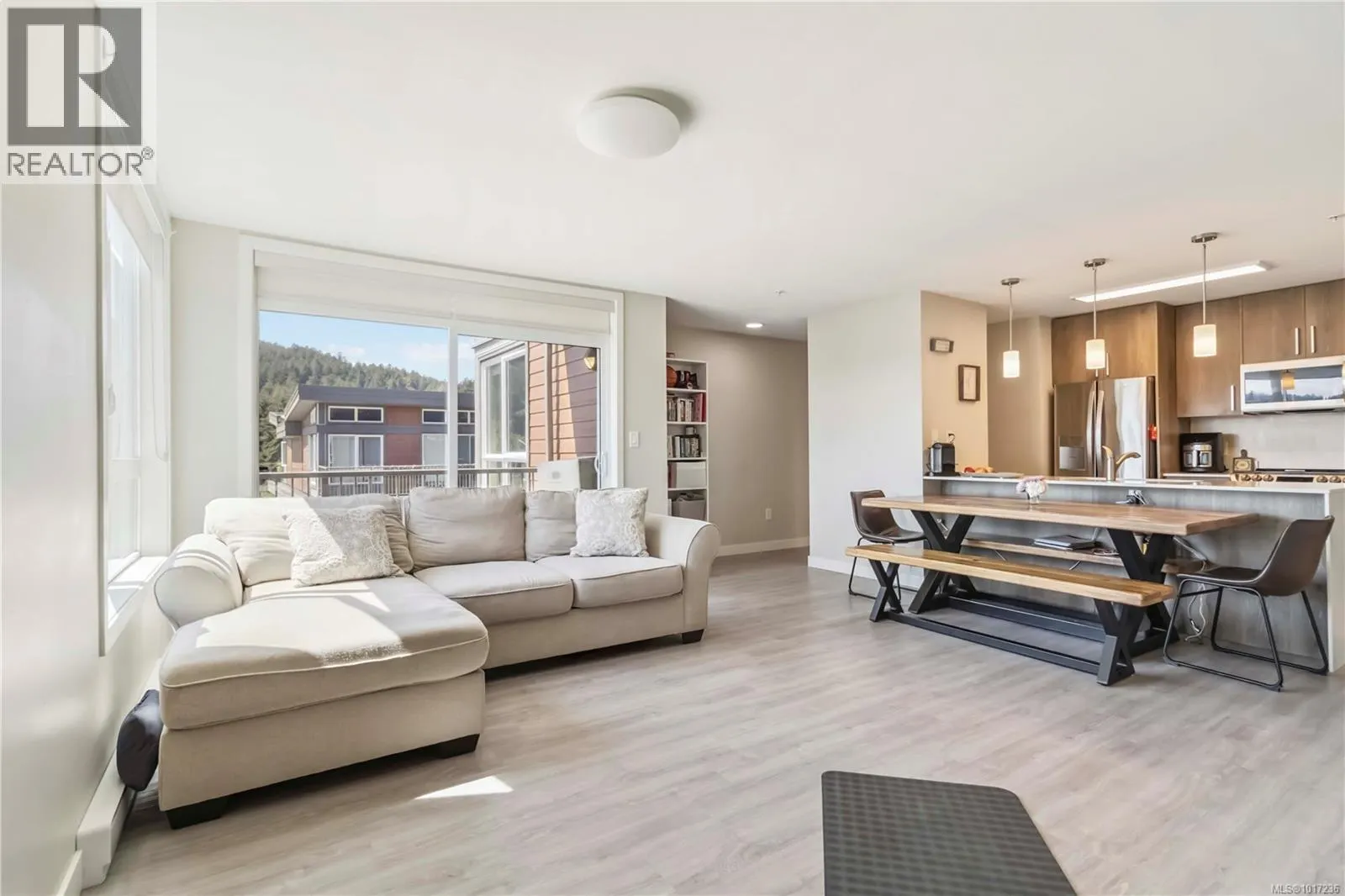 215 110 Presley Pl