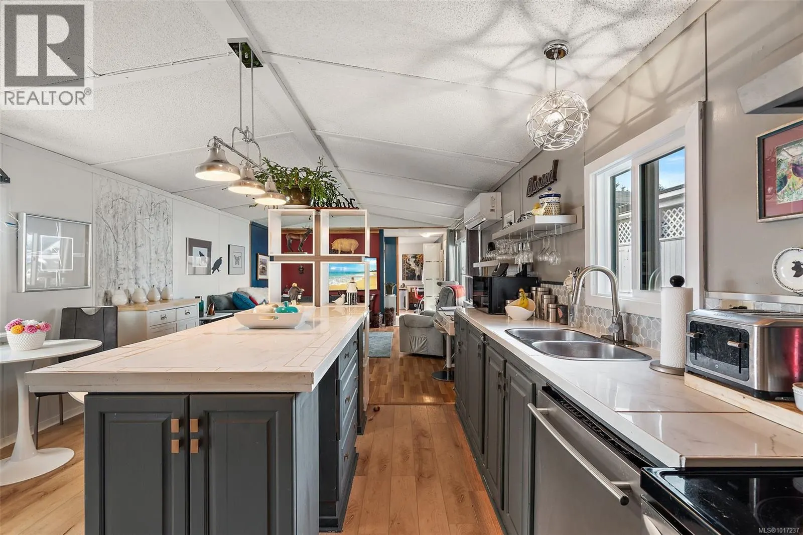 72 10980 Westdowne Rd