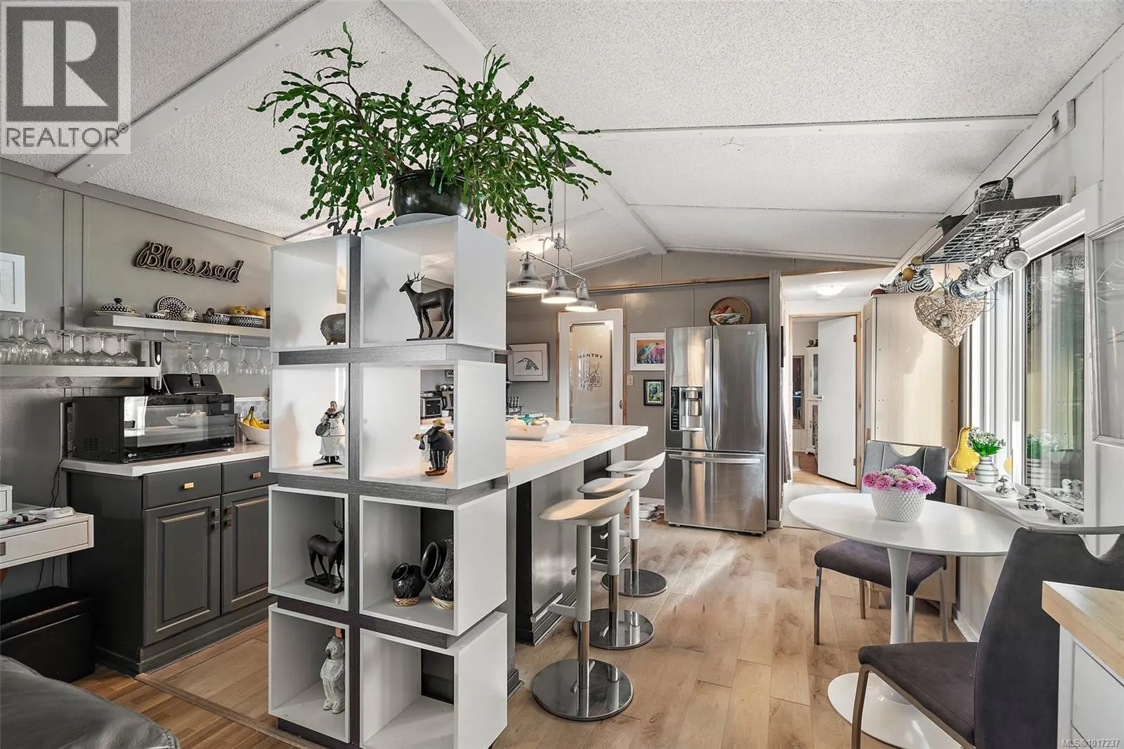 72 10980 Westdowne Rd