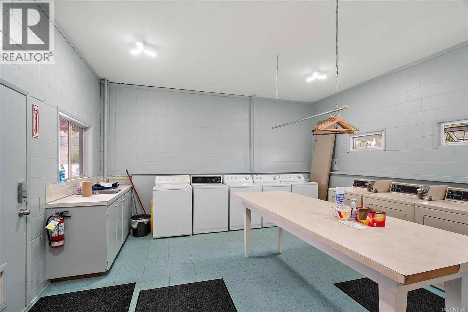 72 10980 Westdowne Rd