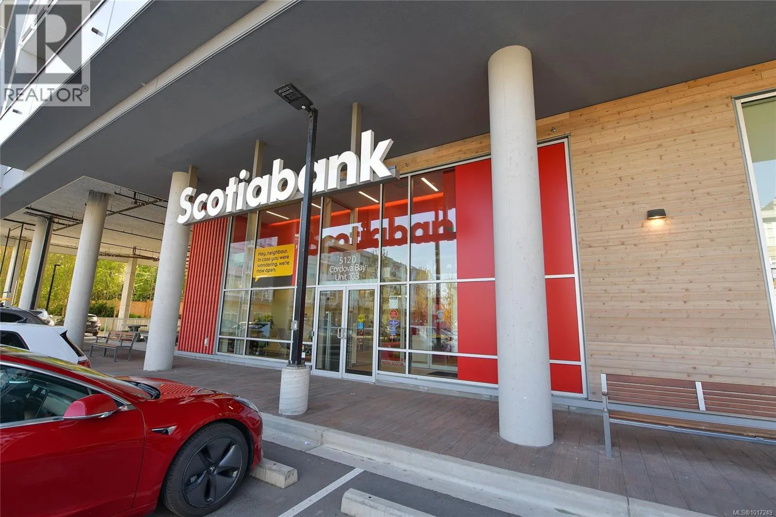 302 5118 Cordova Bay Rd