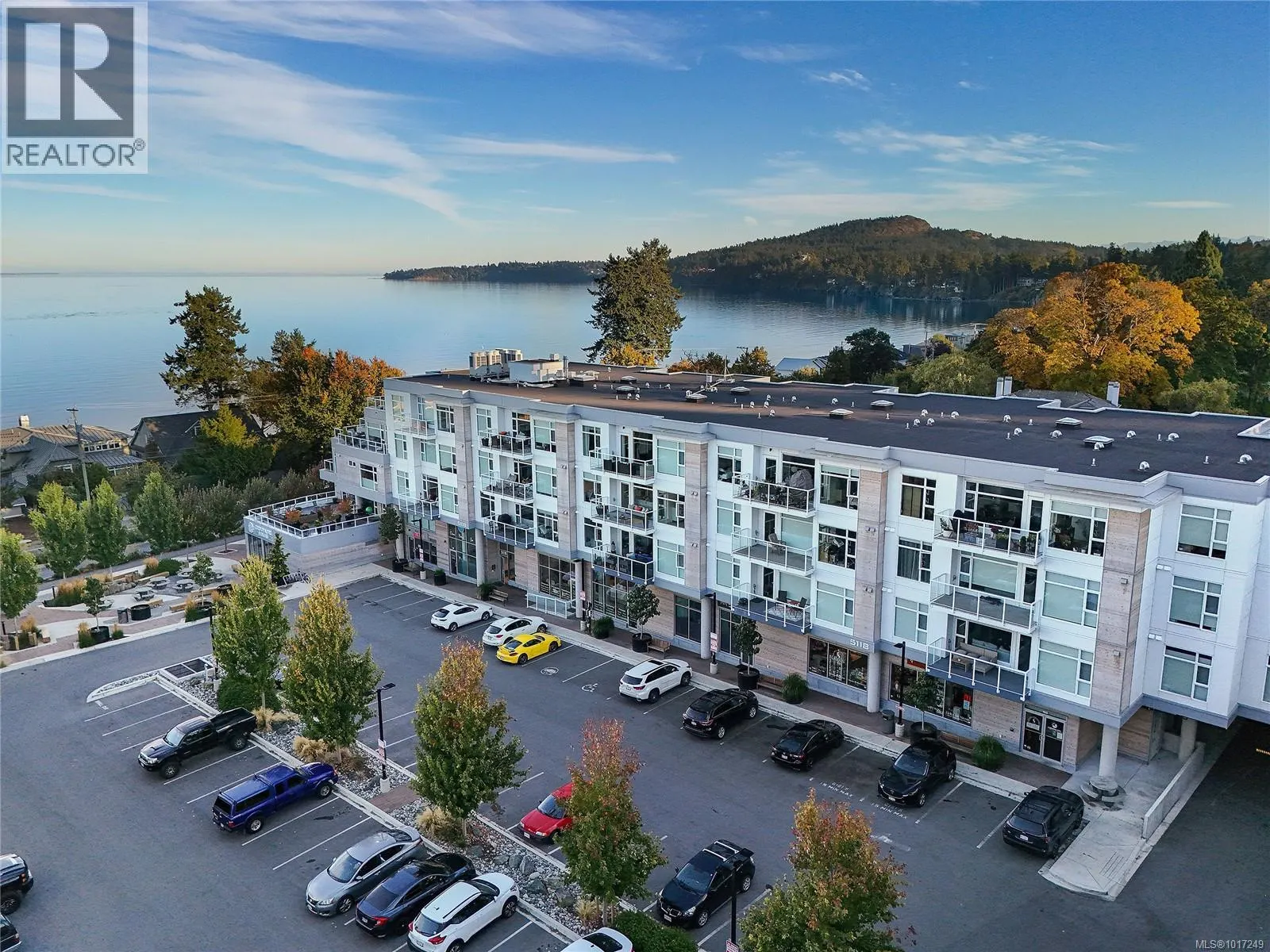 302 5118 Cordova Bay Rd