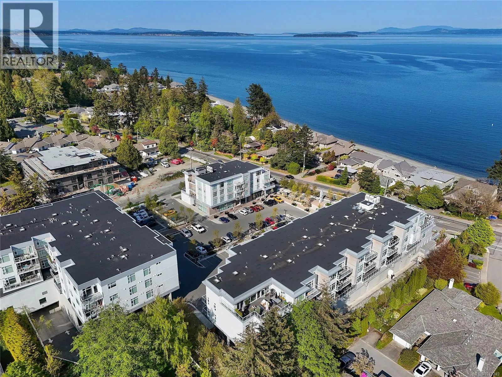 302 5118 Cordova Bay Rd