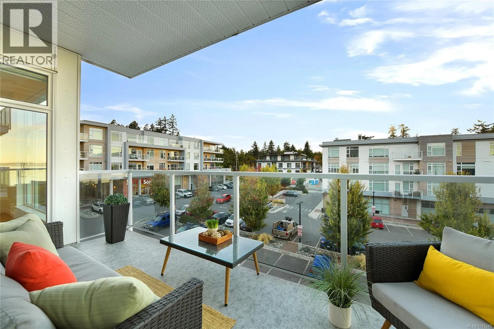 302 5118 Cordova Bay Rd