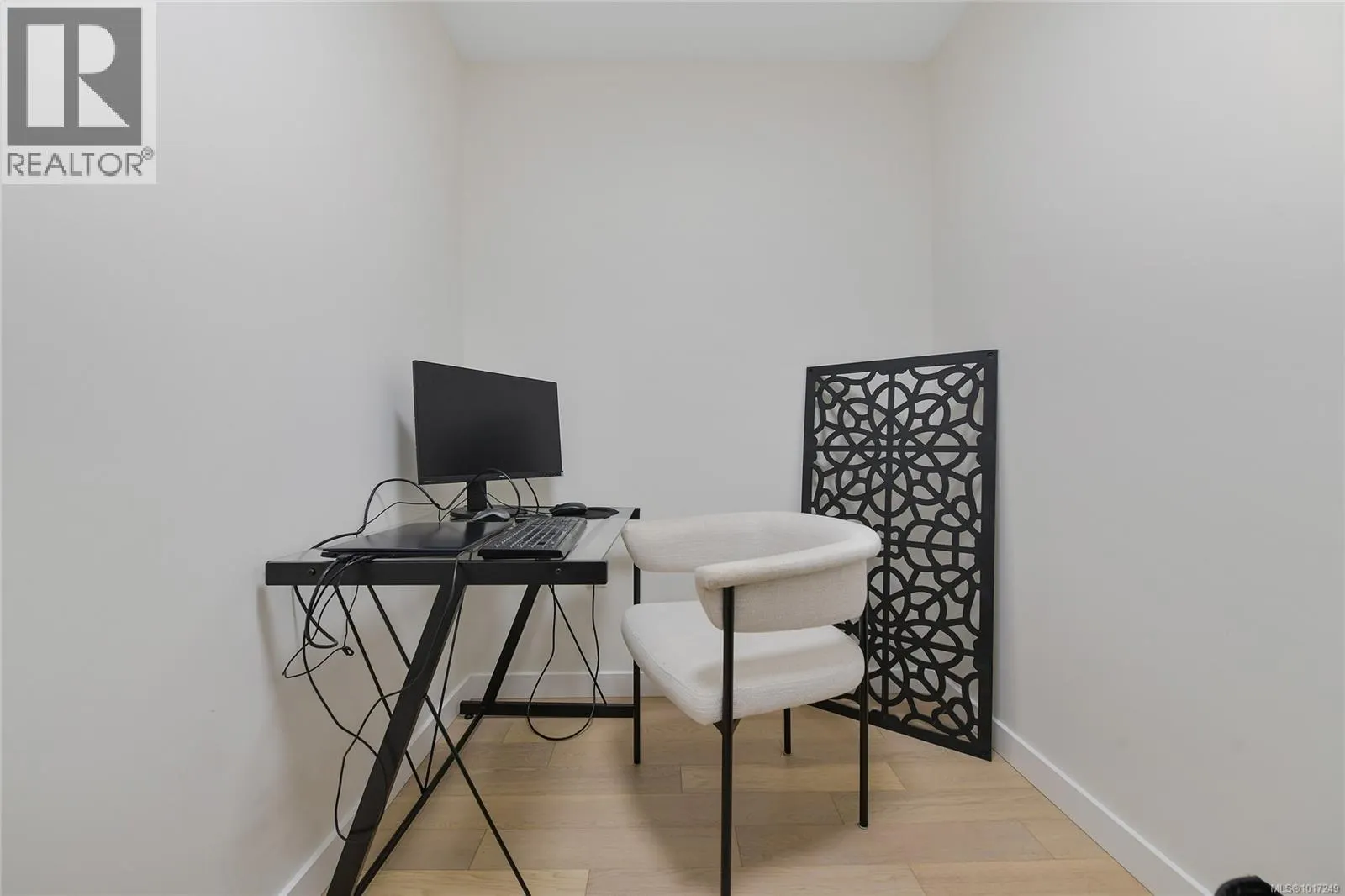 302 5118 Cordova Bay Rd