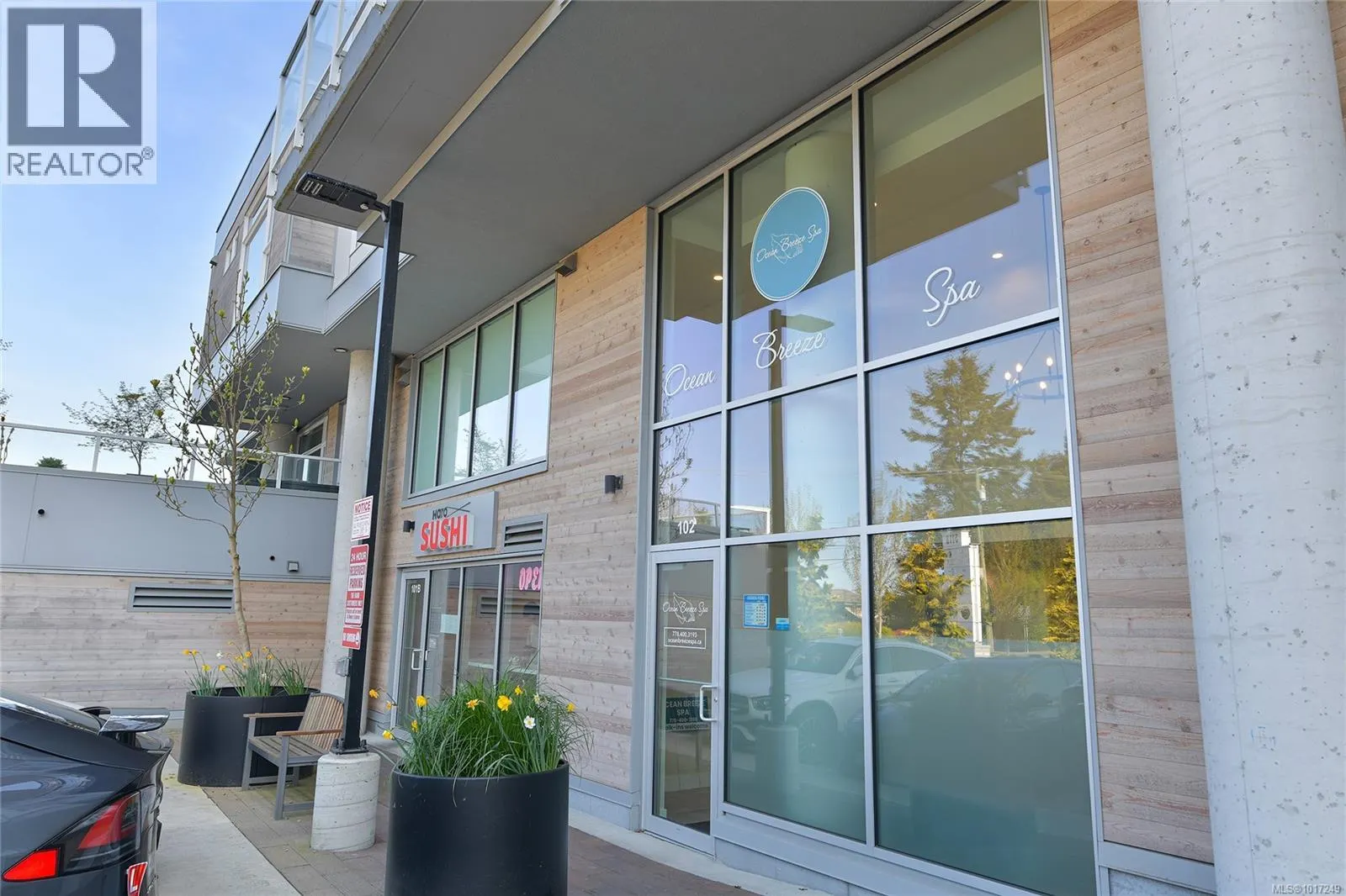 302 5118 Cordova Bay Rd