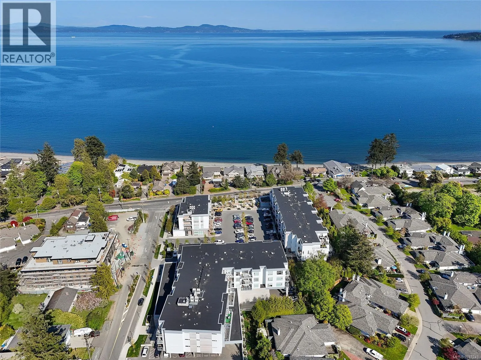 302 5118 Cordova Bay Rd