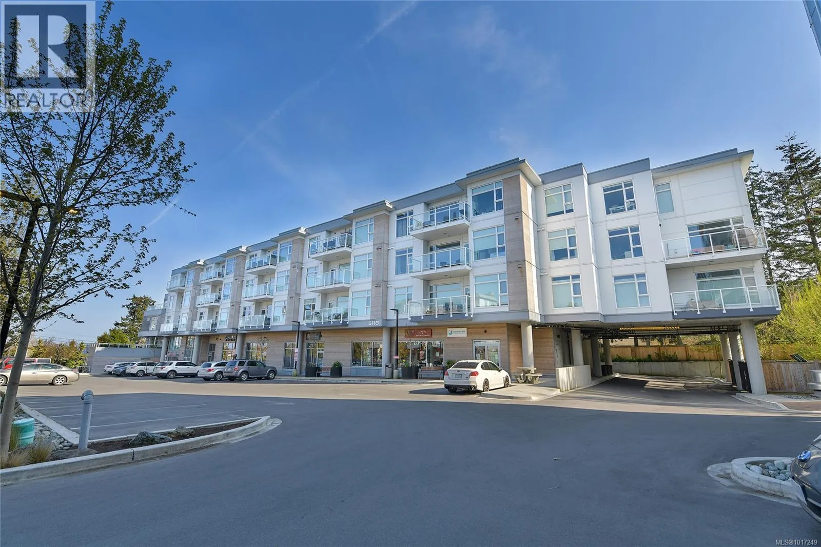 302 5118 Cordova Bay Rd