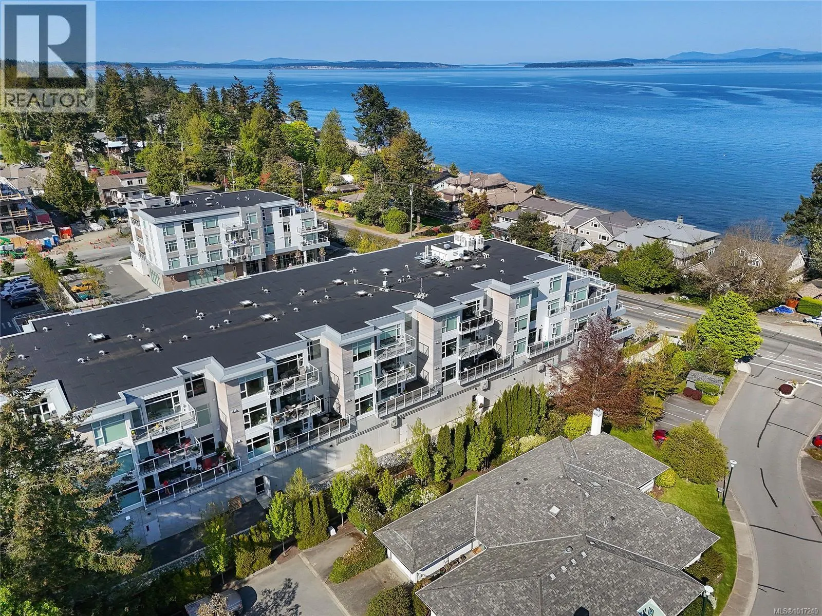 302 5118 Cordova Bay Rd