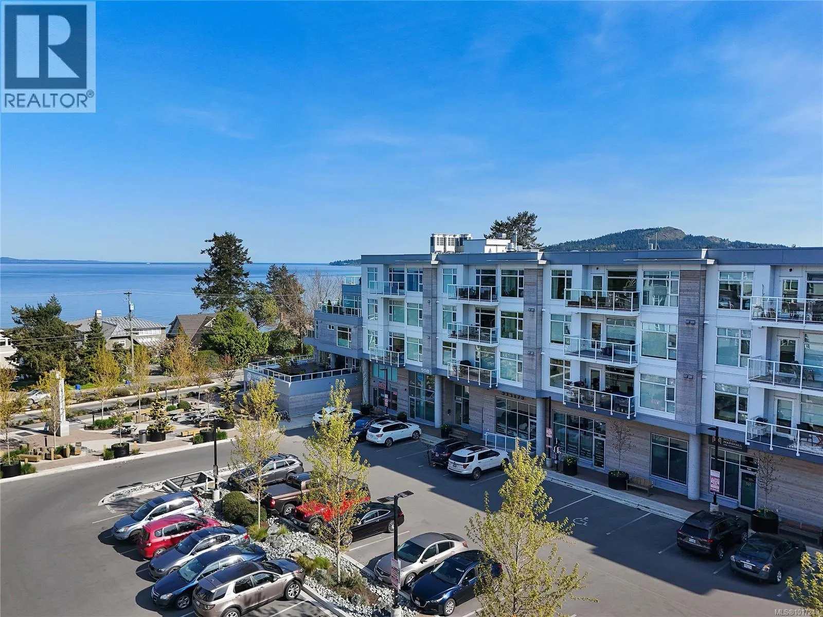 302 5118 Cordova Bay Rd