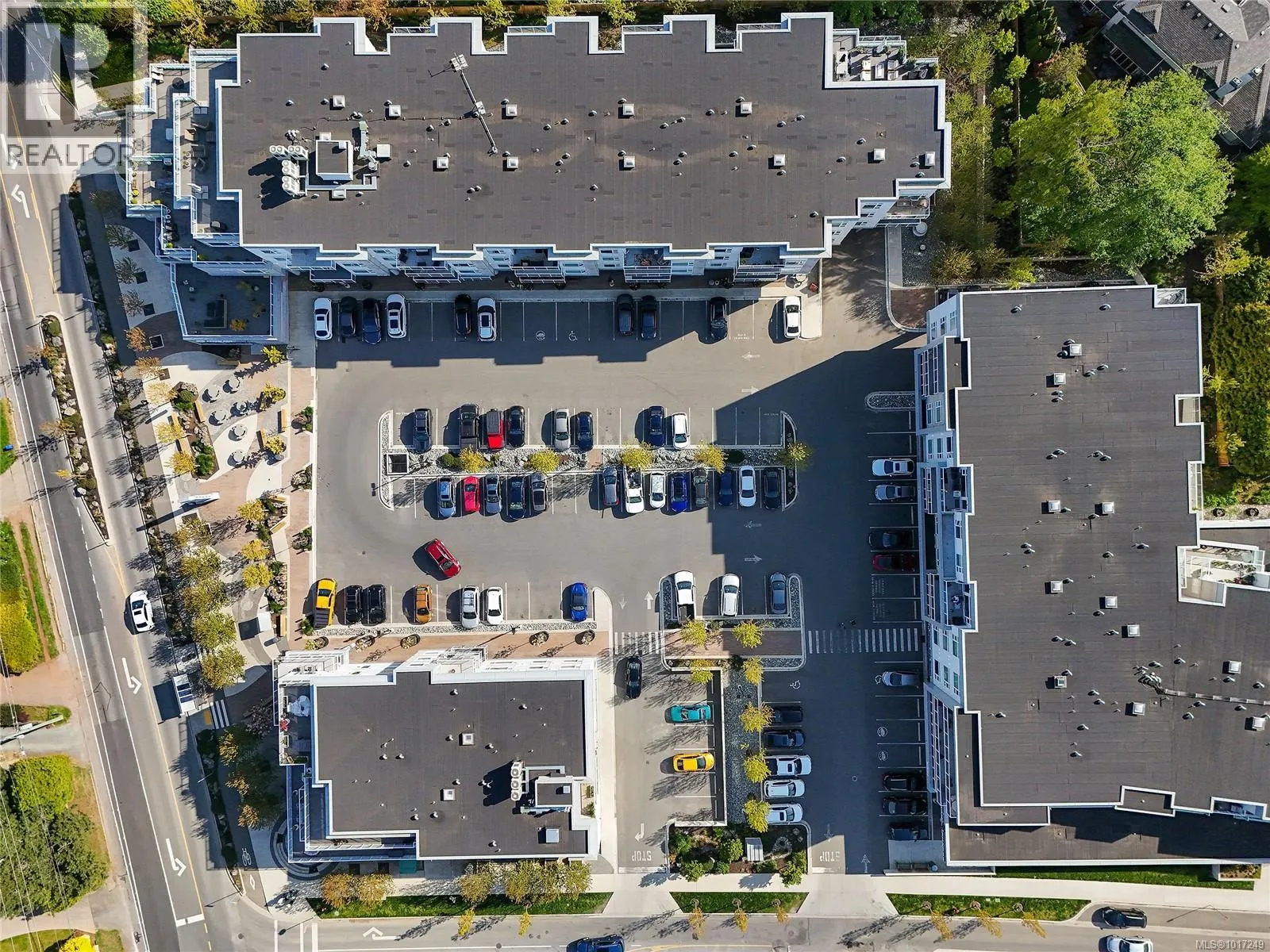 302 5118 Cordova Bay Rd