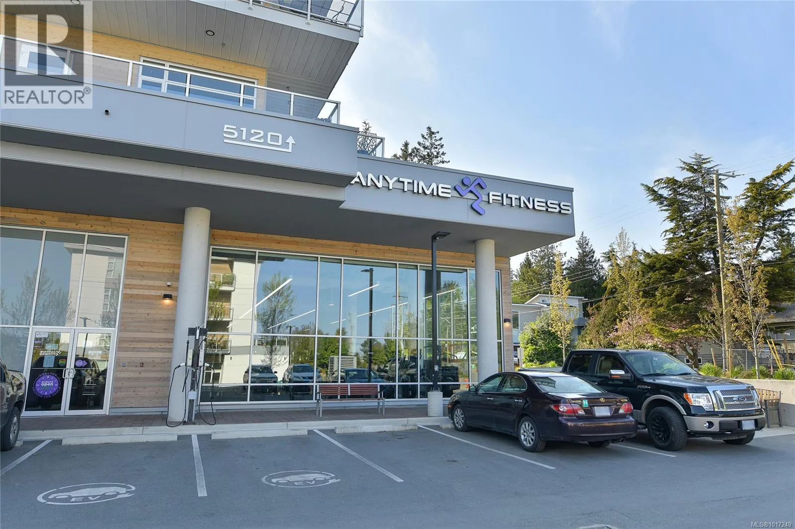 302 5118 Cordova Bay Rd