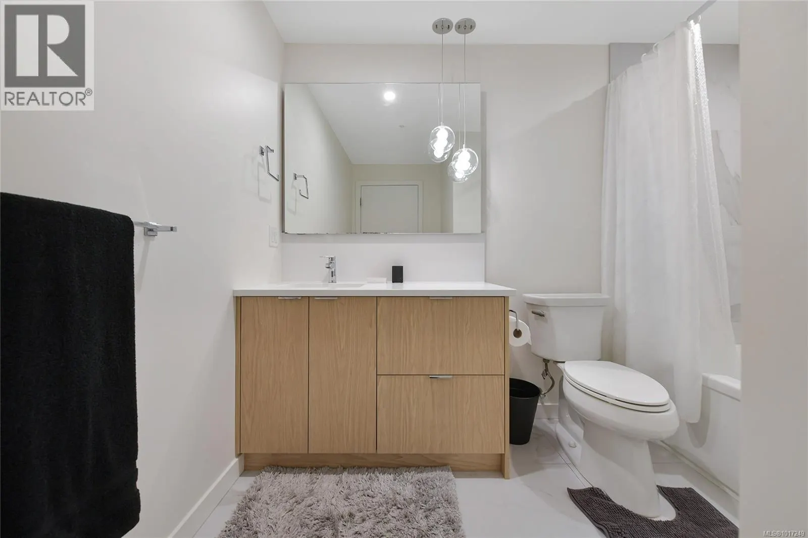 302 5118 Cordova Bay Rd