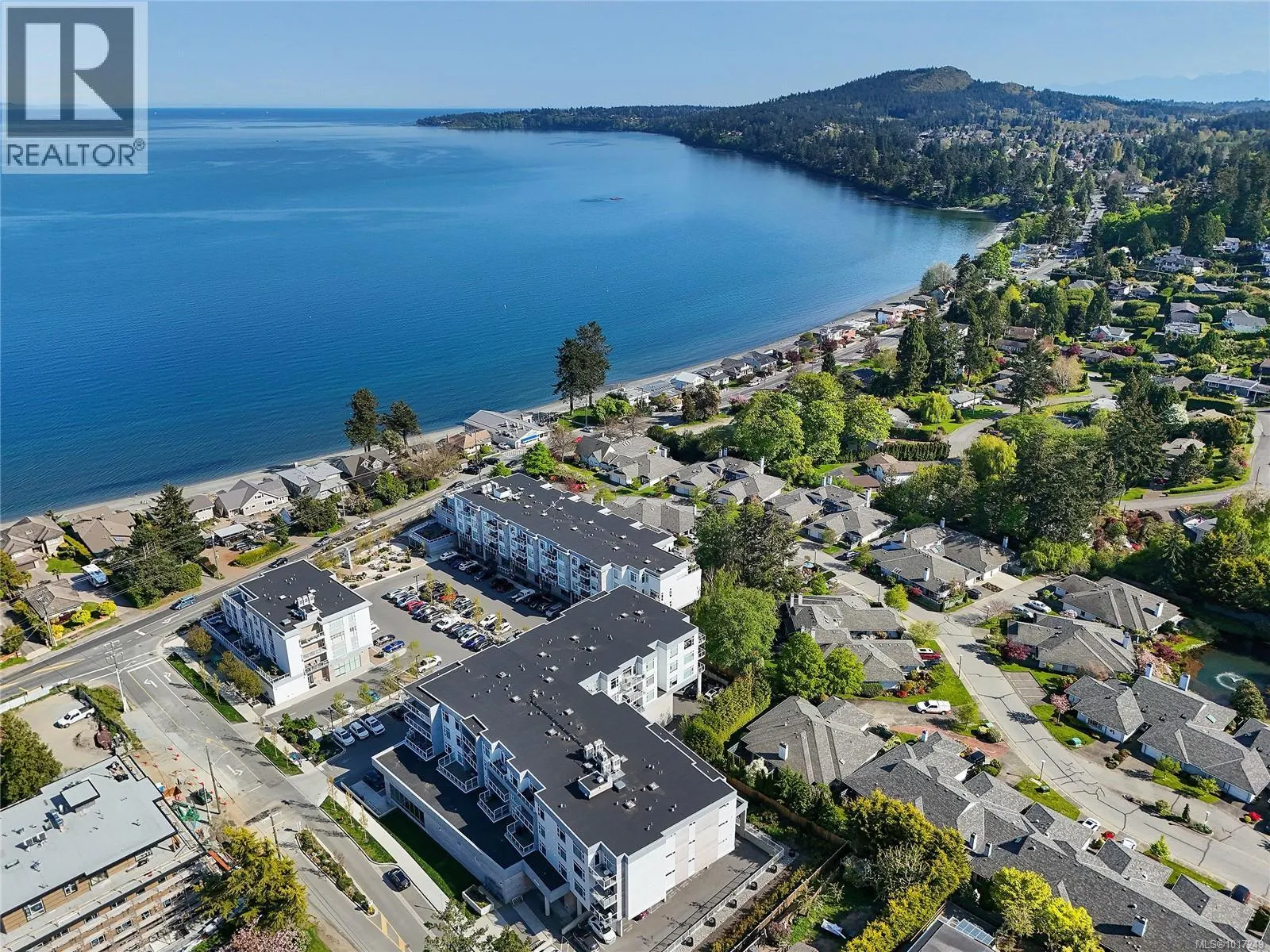 302 5118 Cordova Bay Rd