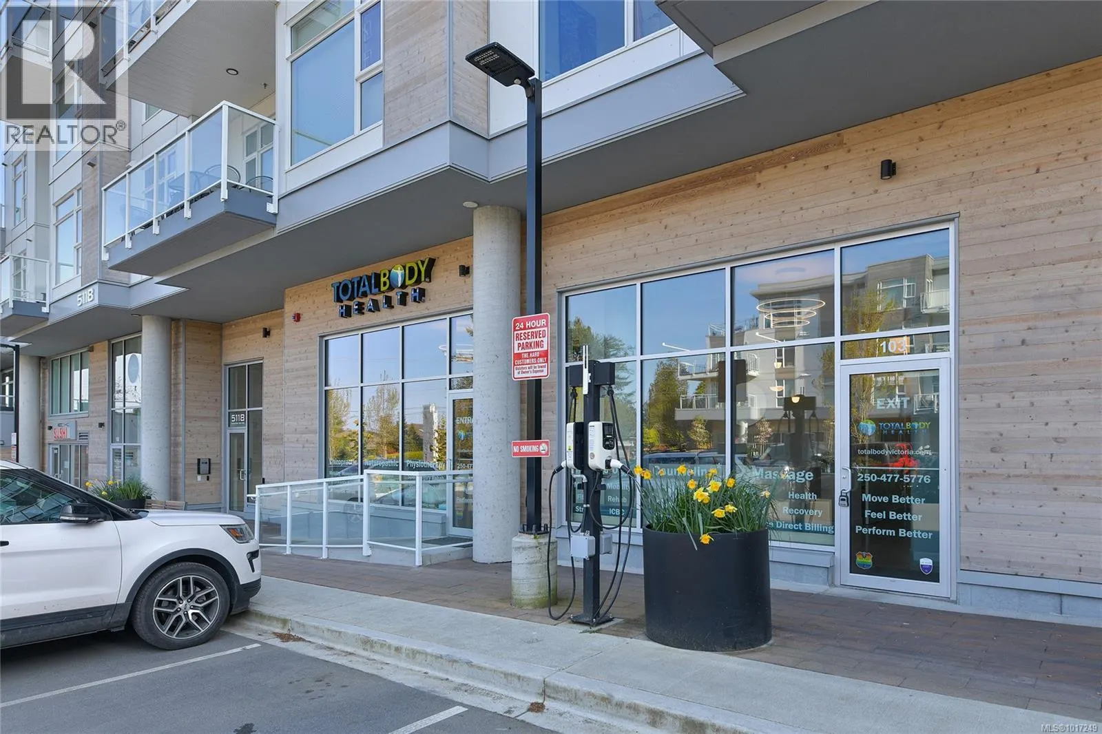 302 5118 Cordova Bay Rd