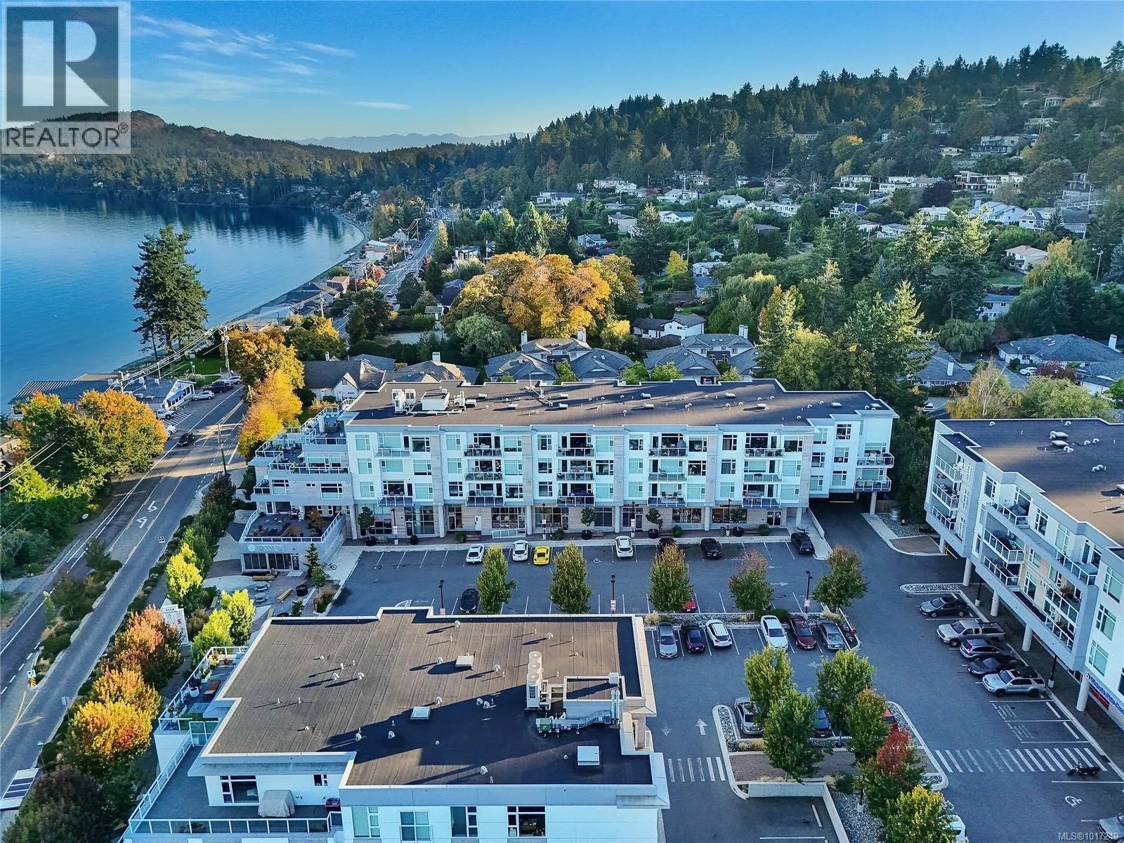 302 5118 Cordova Bay Rd