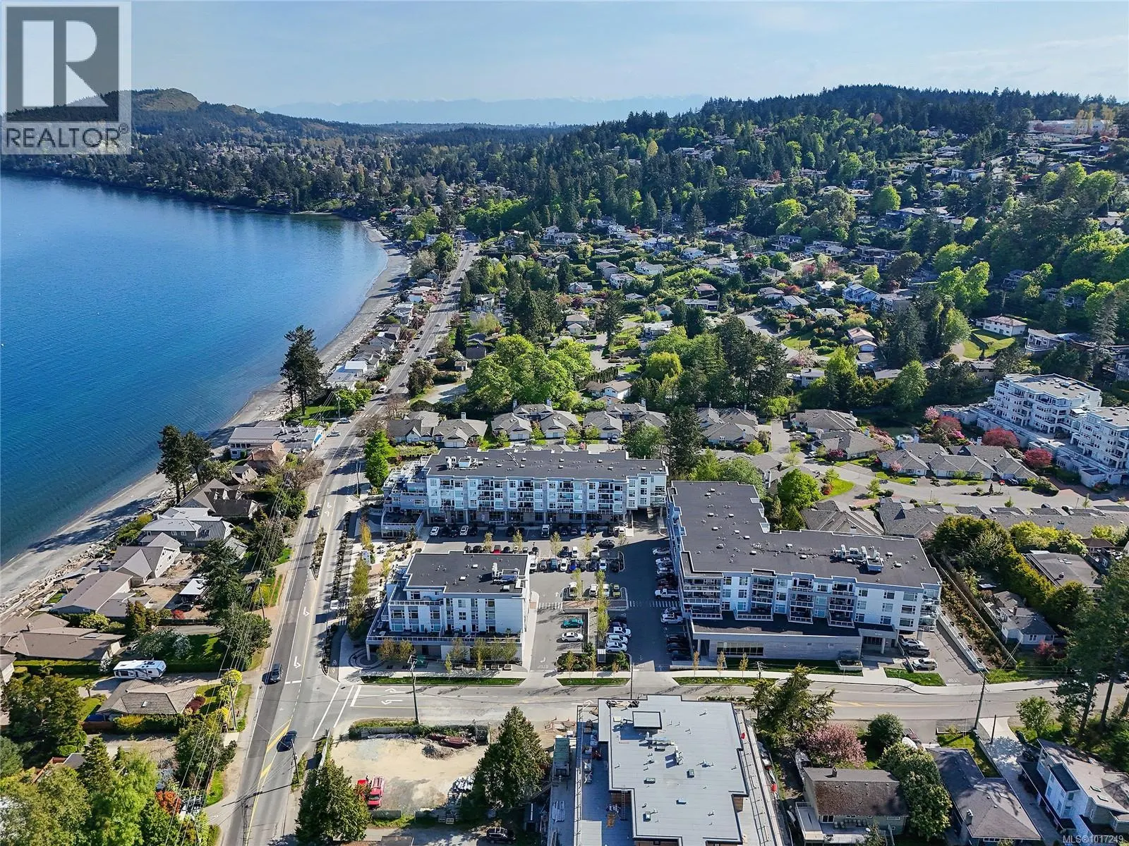 302 5118 Cordova Bay Rd
