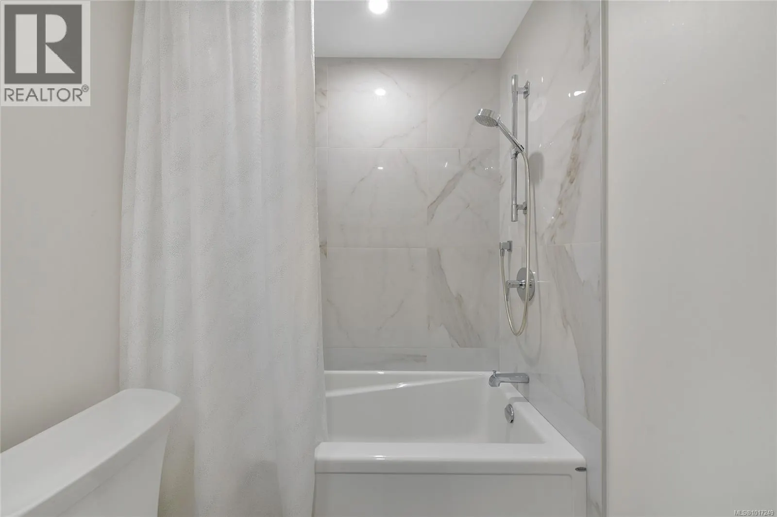 302 5118 Cordova Bay Rd