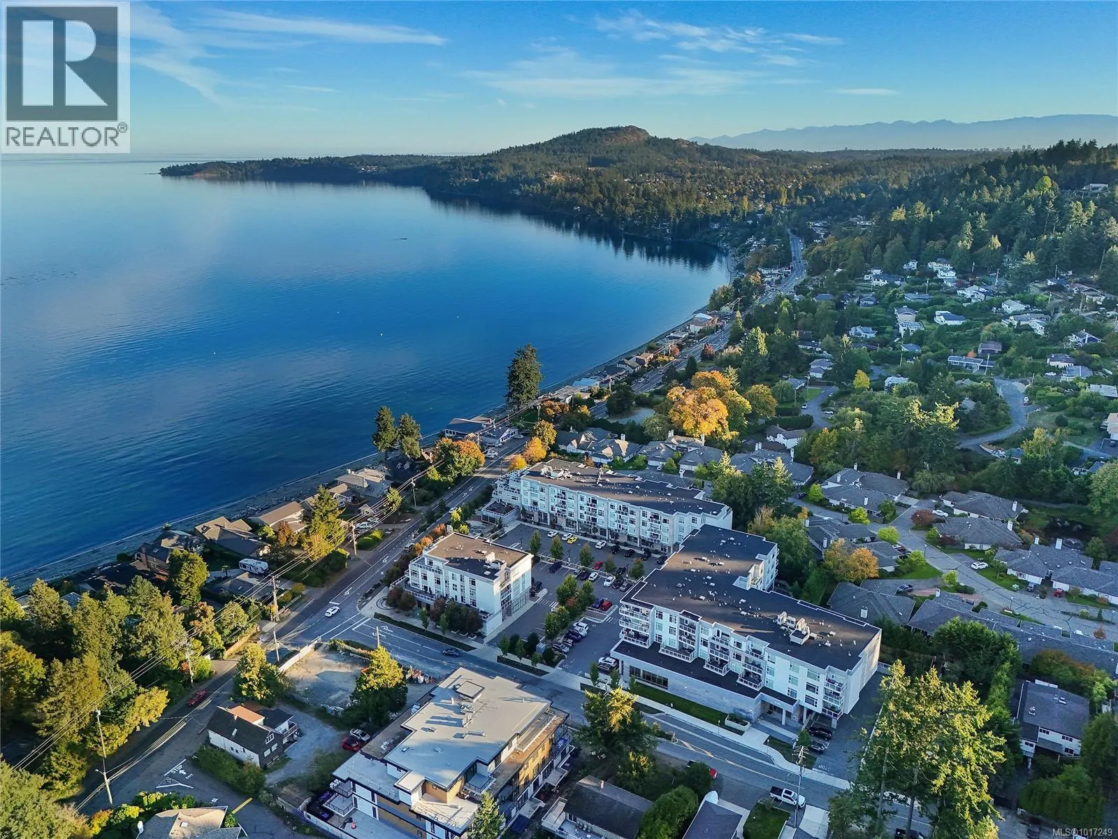 302 5118 Cordova Bay Rd