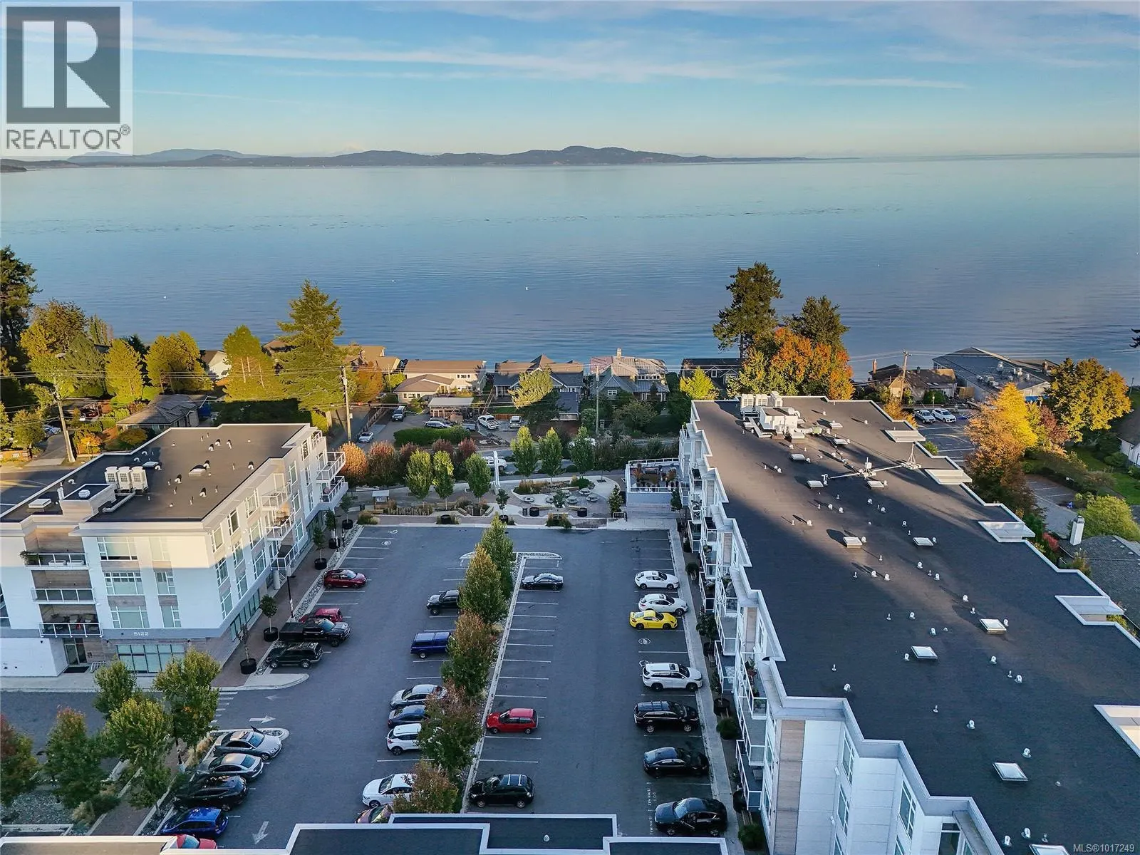 302 5118 Cordova Bay Rd