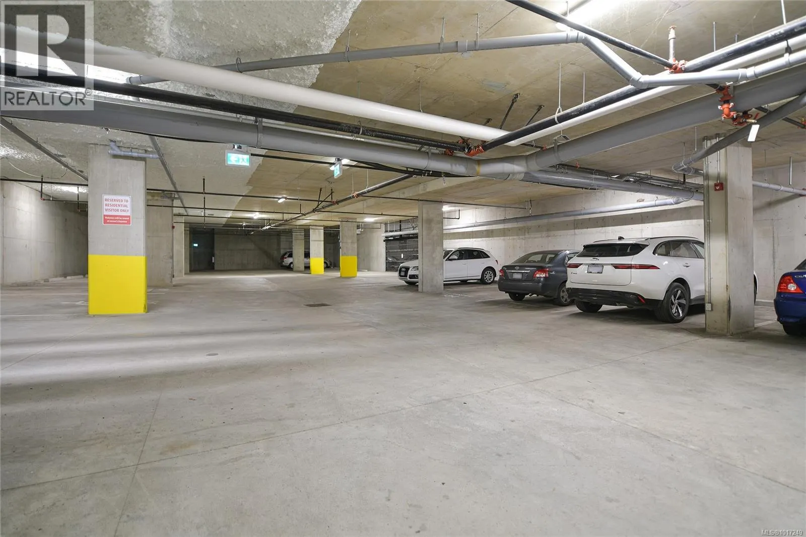 302 5118 Cordova Bay Rd