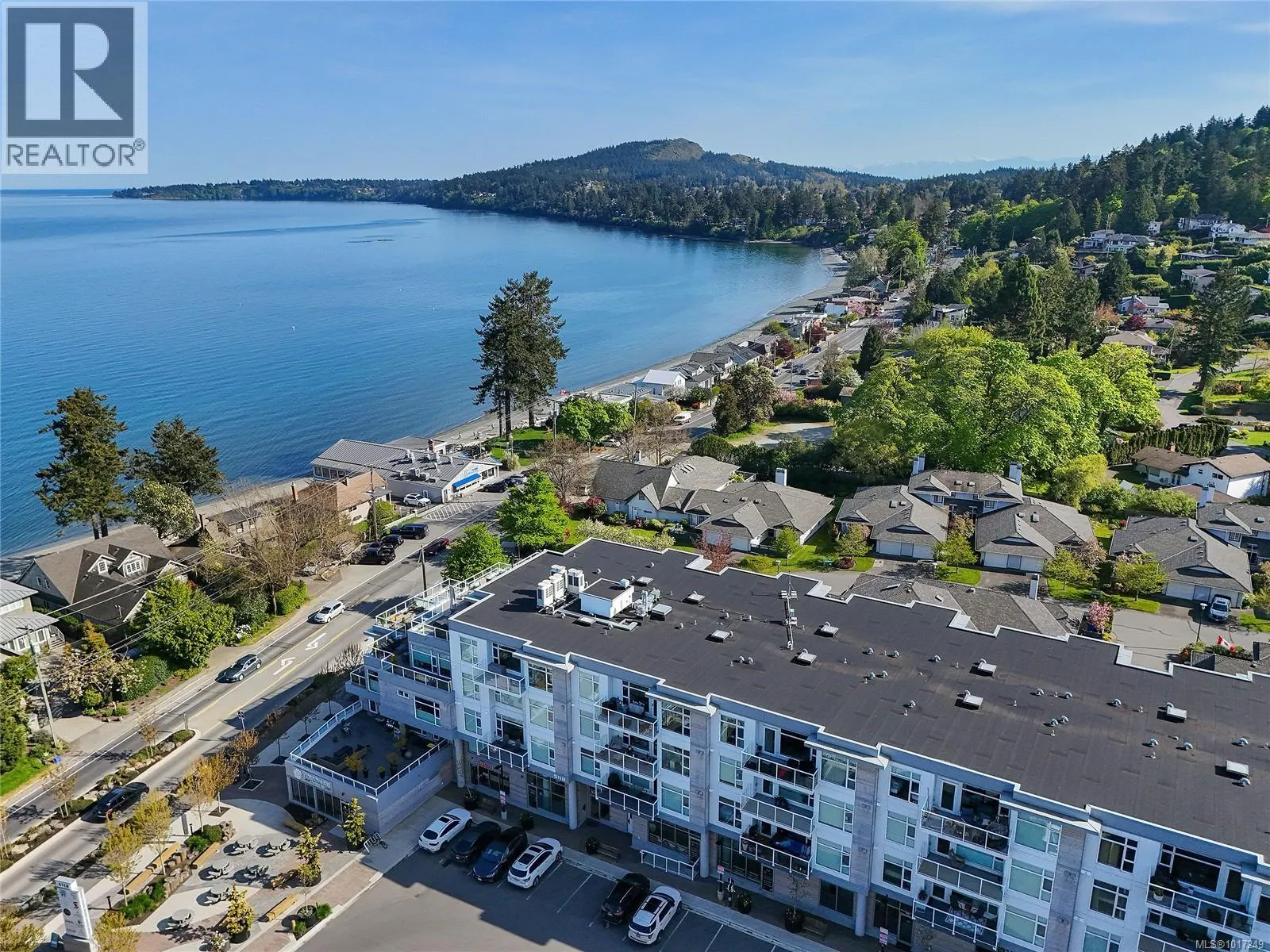 302 5118 Cordova Bay Rd